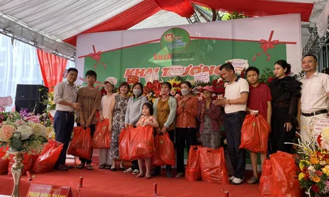 Công ty cổ phần Vinkor Group tài trợ 30 suất quà cho các trẻ em nghèo khó khăn nhân dịp khai trương siêu thị Vilco Mart 24h tại Bắc Ninh